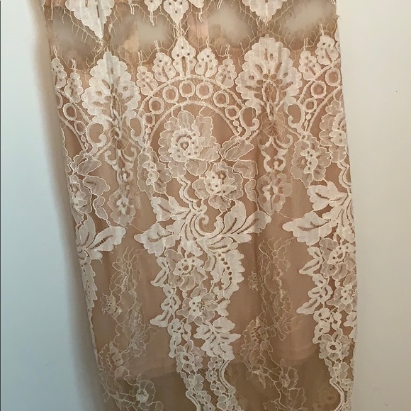 Lace dress - Picture 3 of 3